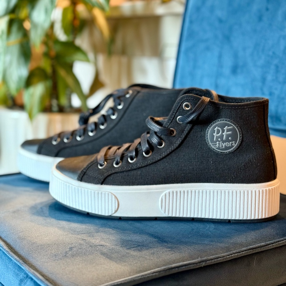 P.f. Flyers BRAND NEW size 7.5 M EUR 40